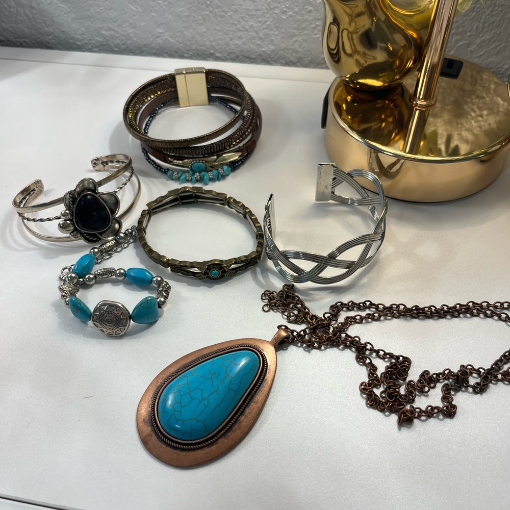 ⚡️4/$20 6 piece Paparazzi Bracelet Set with Necklace